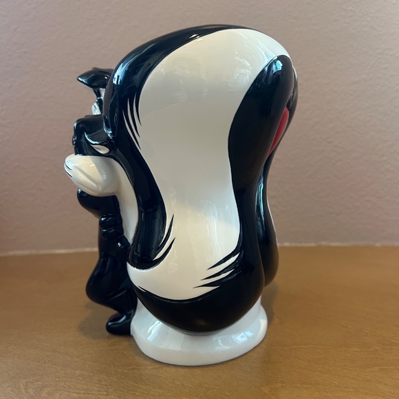 Pepe & Penelope Vase with Original Box (1997 Warner Bros Studio Store Exclusive) - Picture 3 of 14